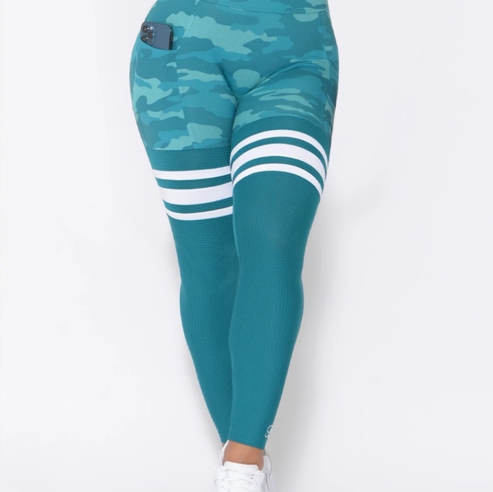 Bombshell scrunch thigh high S